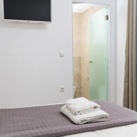 Naxos Ark Lägenhetshotell 3*